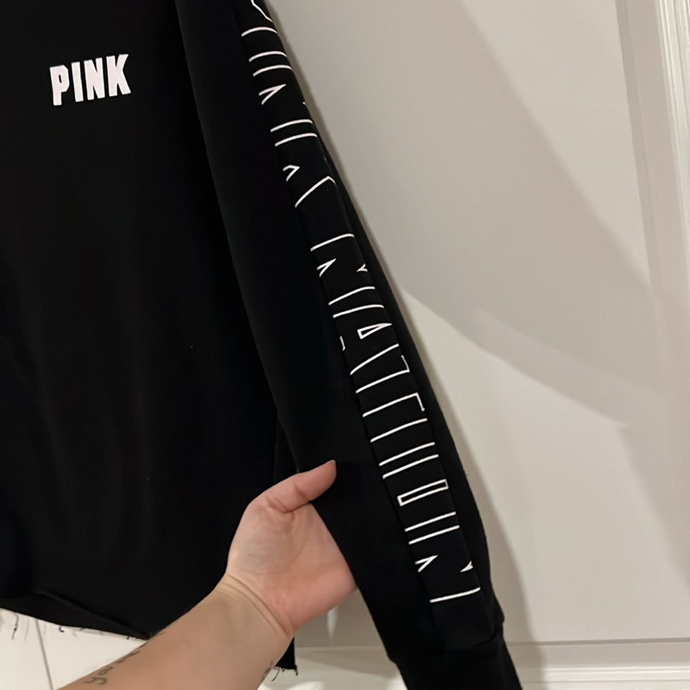 Lightly worn black PINK crewneck size XS - Picture 8 of 12